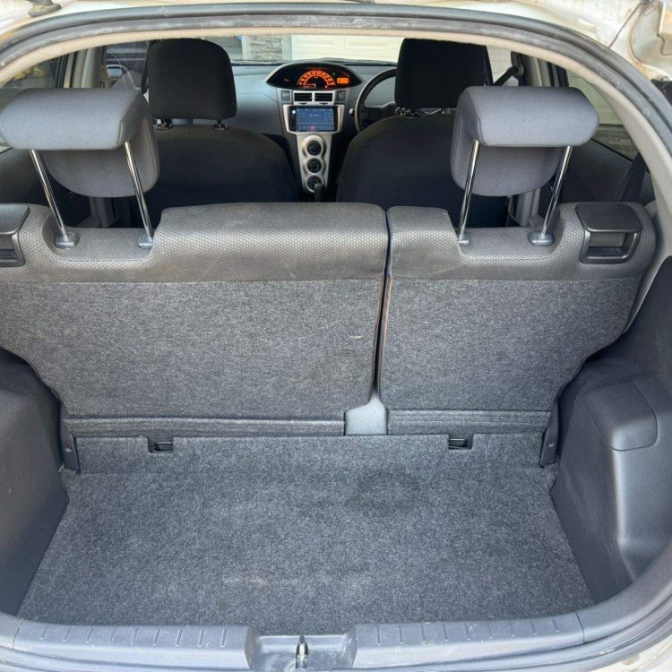 Ricardos Rent a Car- Toyota Vitz grijs Comfort