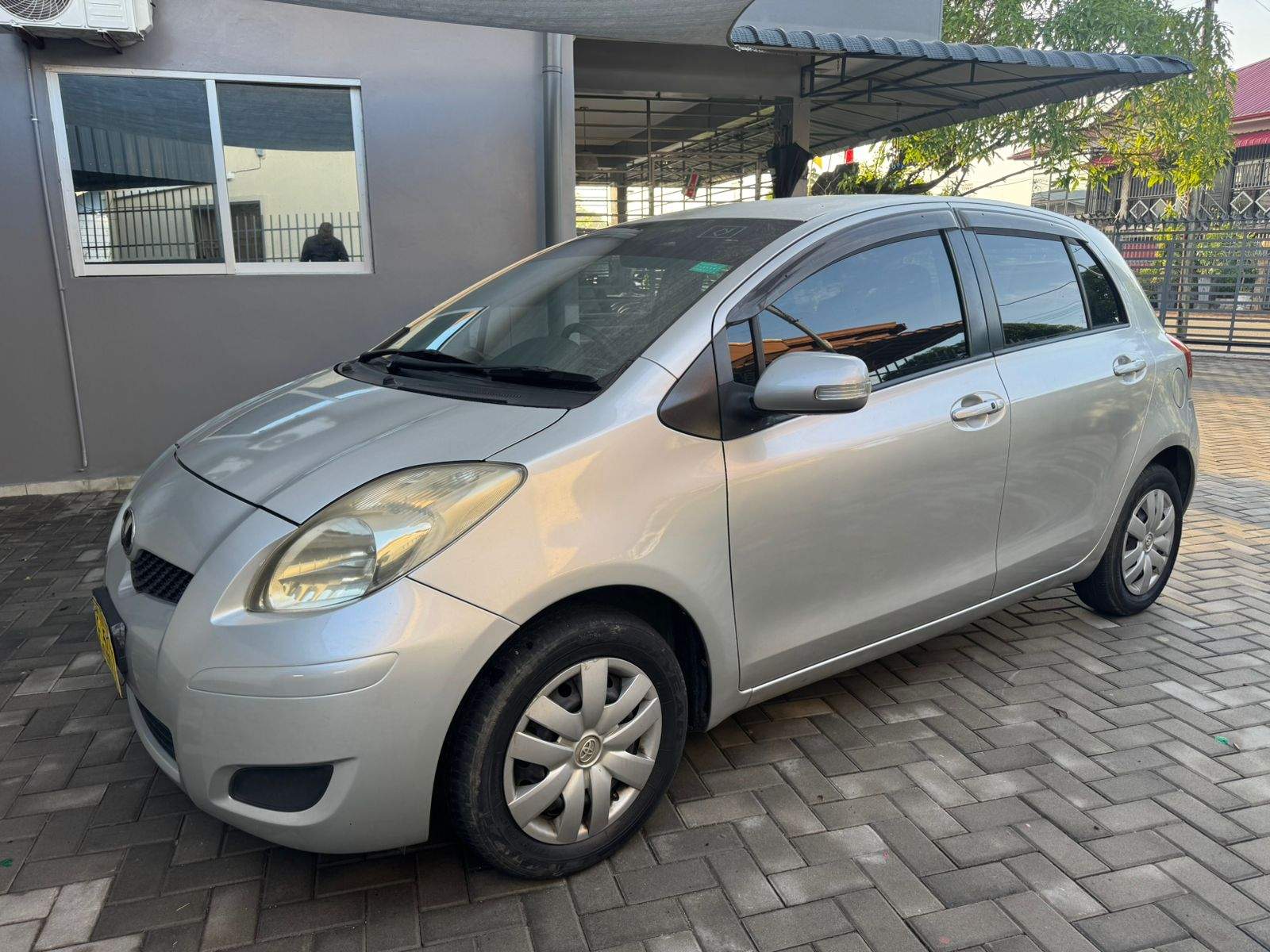 Ricardos Rent a Car- Toyota Vitz grijs Comfort