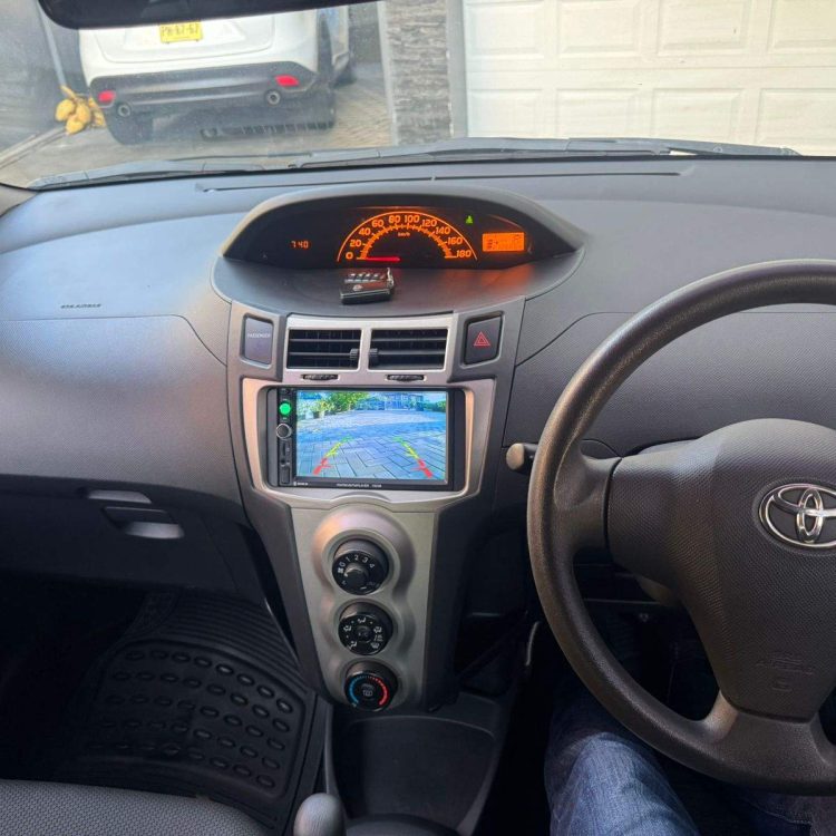Ricardos Rent a Car- Toyota Vitz grijs Comfort