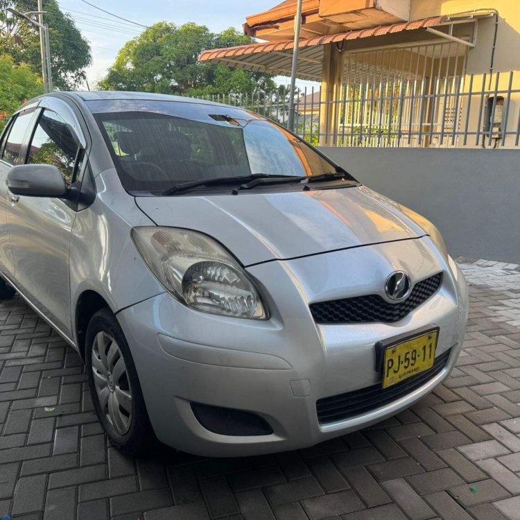 Ricardos Rent a Car- Toyota Vitz grijs Comfort
