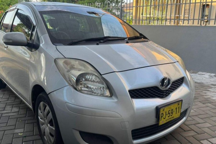 Ricardos Rent a Car- Toyota Vitz grijs Comfort